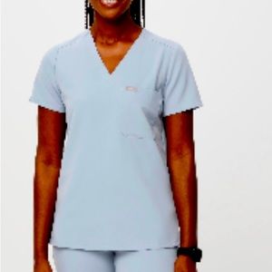 Figs Catarina one pocket scrub top in dusty blue. Size 2XL